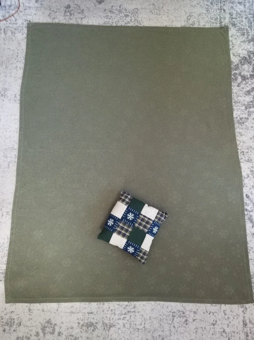 Plaid Patchwork Holiday Pillow/Throw Set Snowflake Fleece Quilted Winter